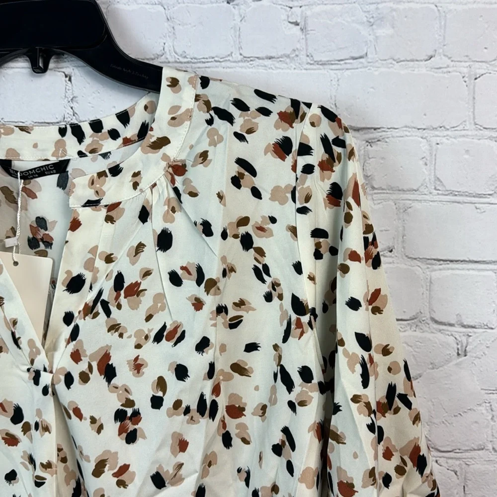 BloomChic Cream and Black Printed Balloon Sleeve V Neck Top Size Large - Picture 3 of 7
